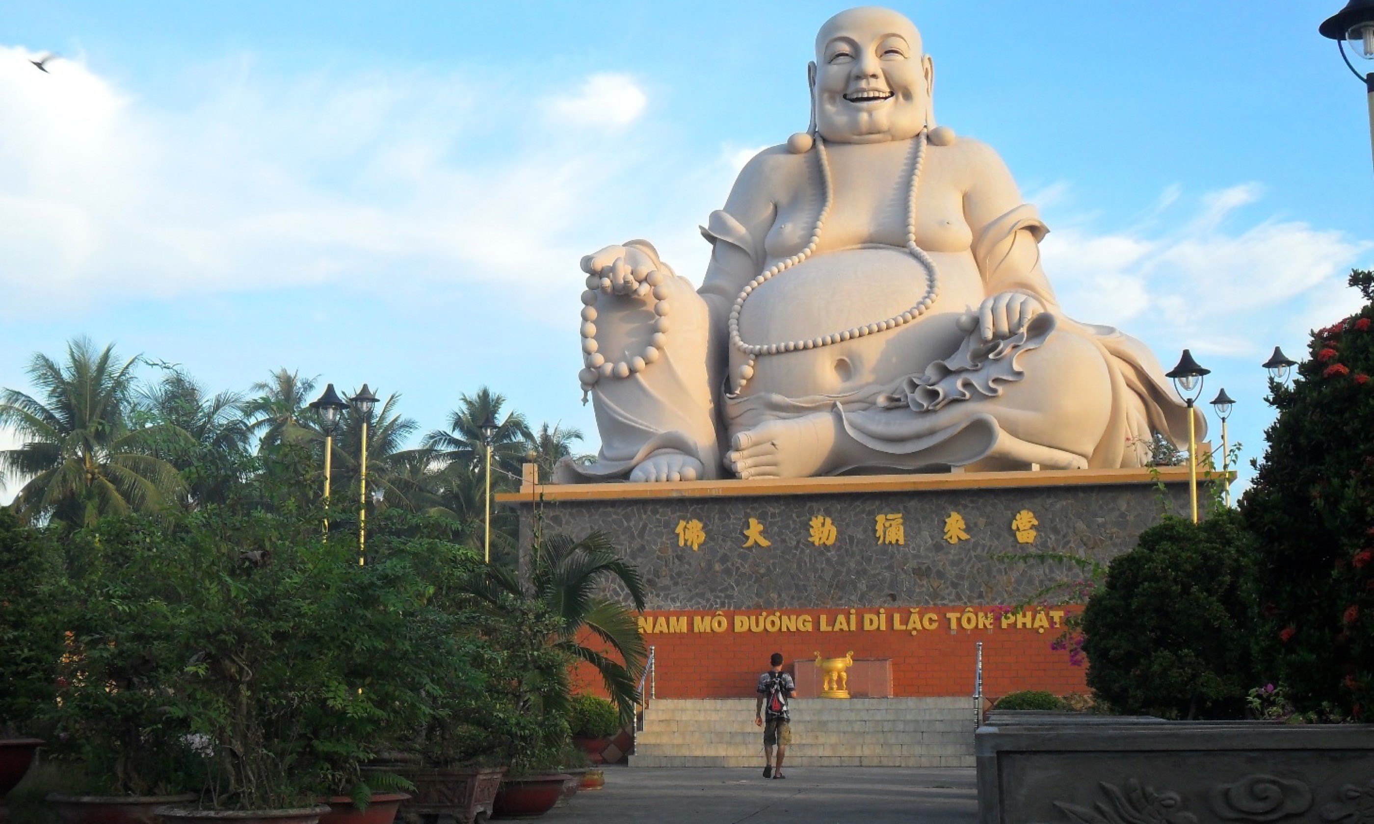 Statue of Bo Dai, Vinh Trang Pagoda (Creative Commons: Milei.vencel)