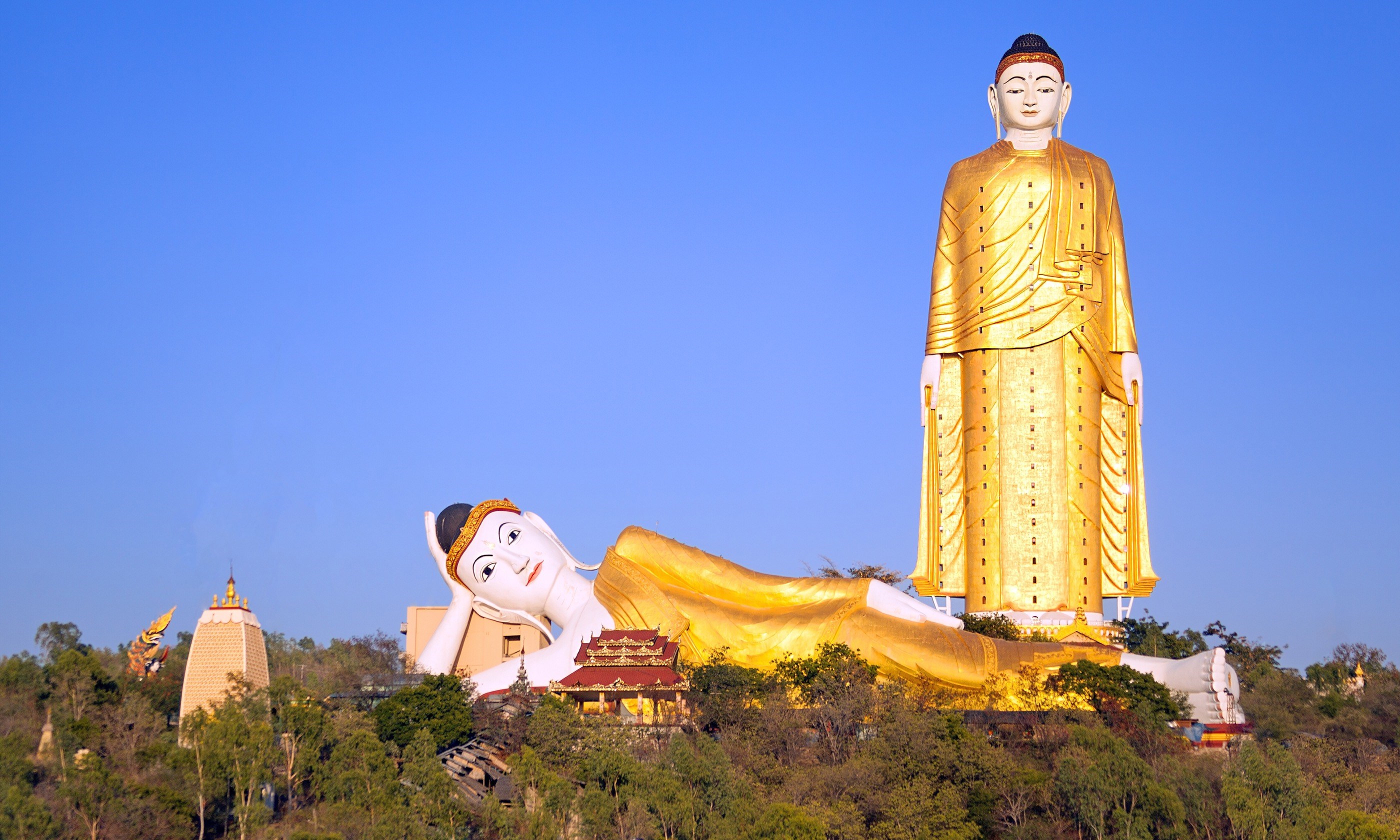 The Great Buddhas of Monywa (Dreamstime)