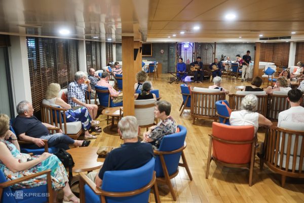 VIctoria Mekong Cruise guests enjoying music